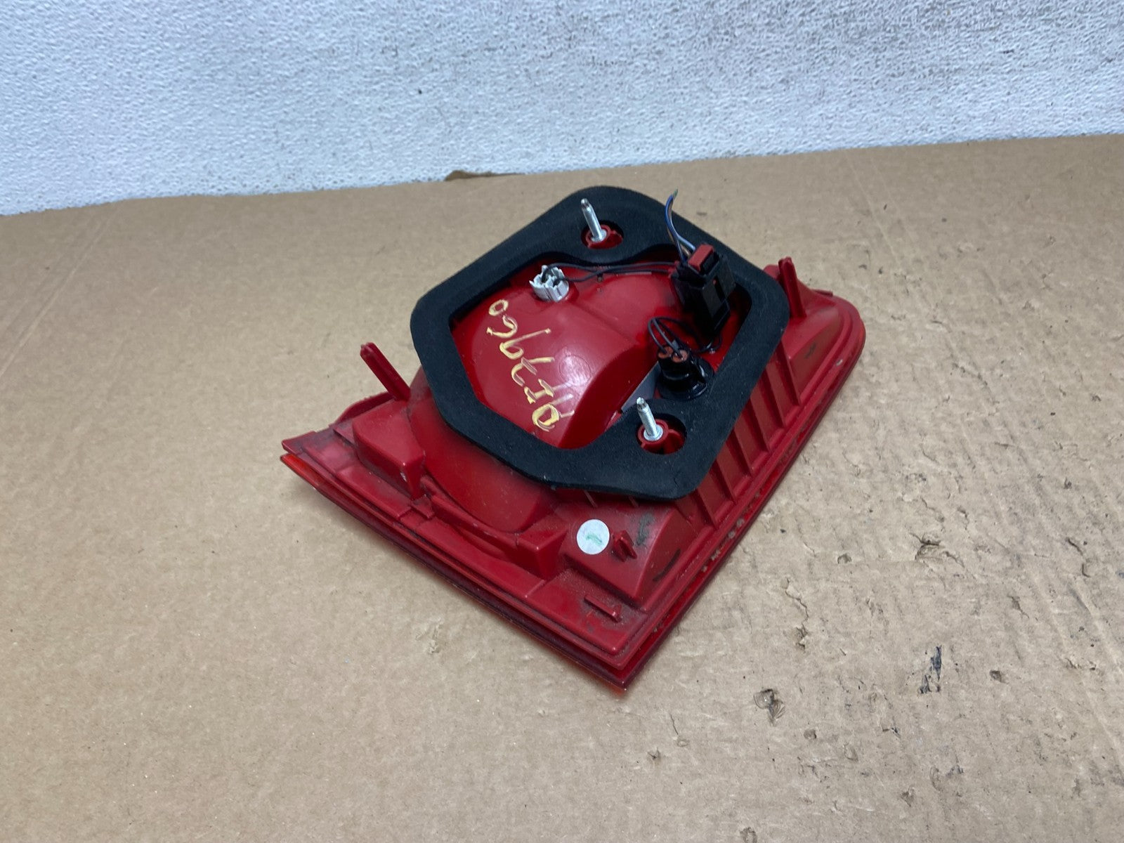 2011-2014 Volkswagen Touareg Right Passenger Side Inner Tail Light AF7960 GD5
