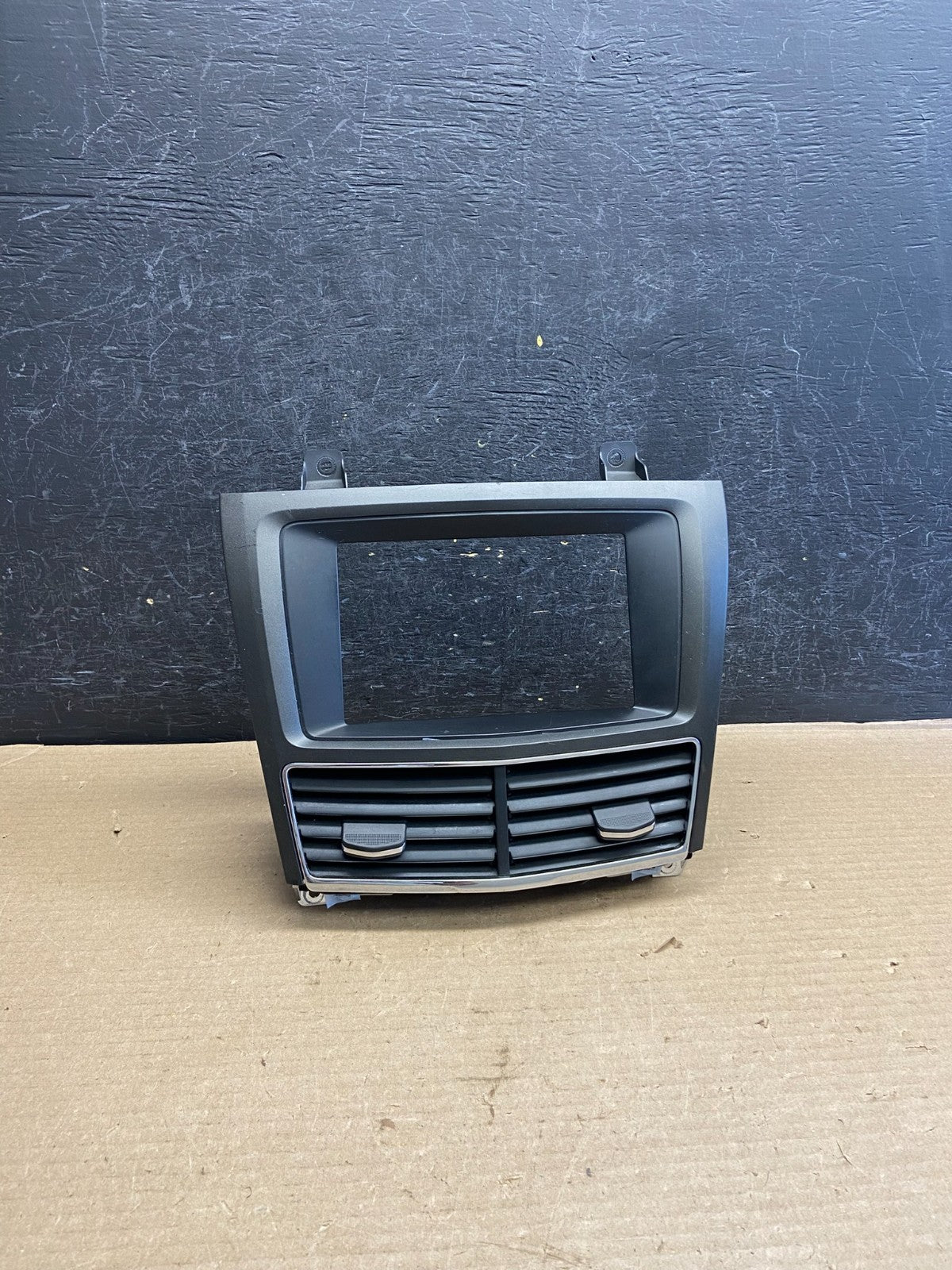 2010 - 2012 Lincoln Mkt Center Dash Gps Radio Bezel Panel Air Vent ah3501 DG0