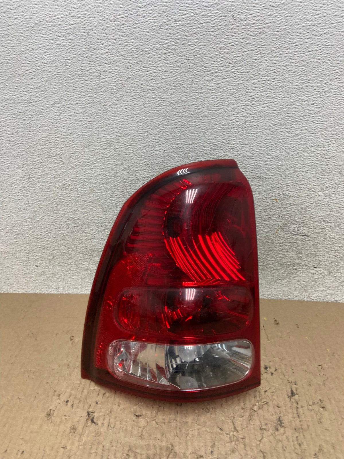 2004 to 2007 Buick Rainier Left Driver LH Tail Light AF7221 LK0