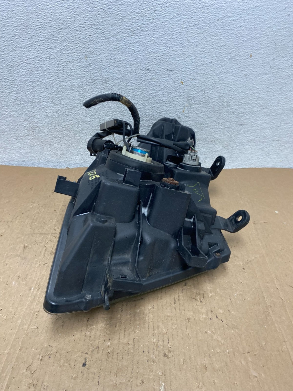 2005-2007 Nissan Pathfinder Halogen Headlight Left Driver LH AD8226 DW6
