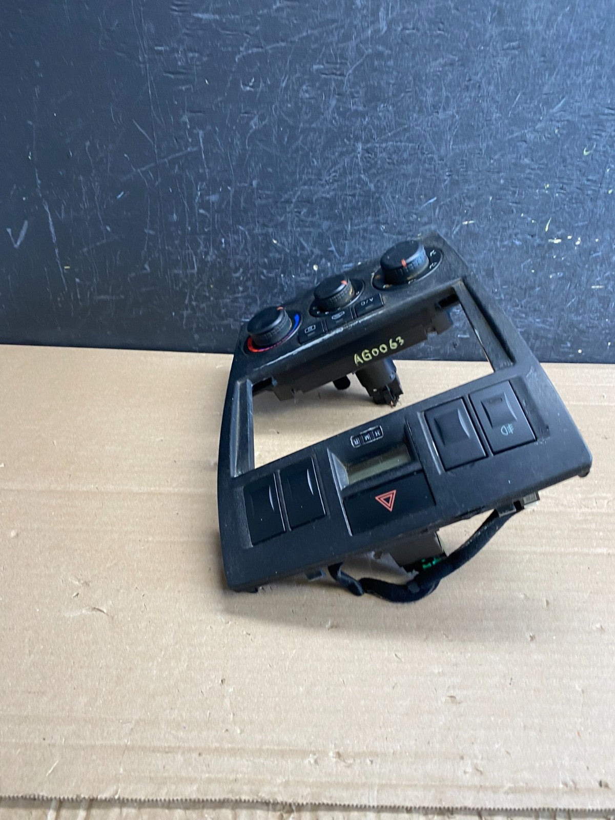 2003-2006 Hyundai Tiburon Center Radio Climate Control Air Vent Bezel AG0063 DG2
