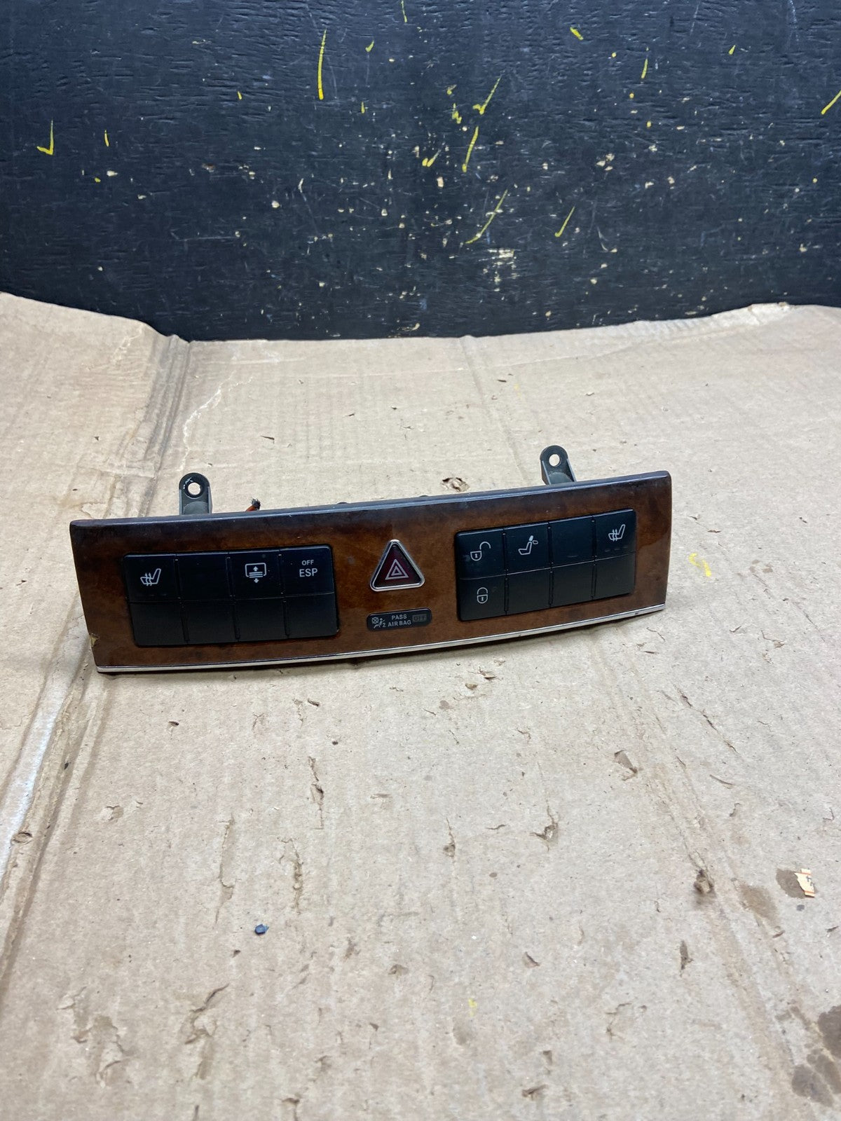 2005 - 2007 Mercedes C230 C240 Center Console Switch Control Unit X5765  DG0