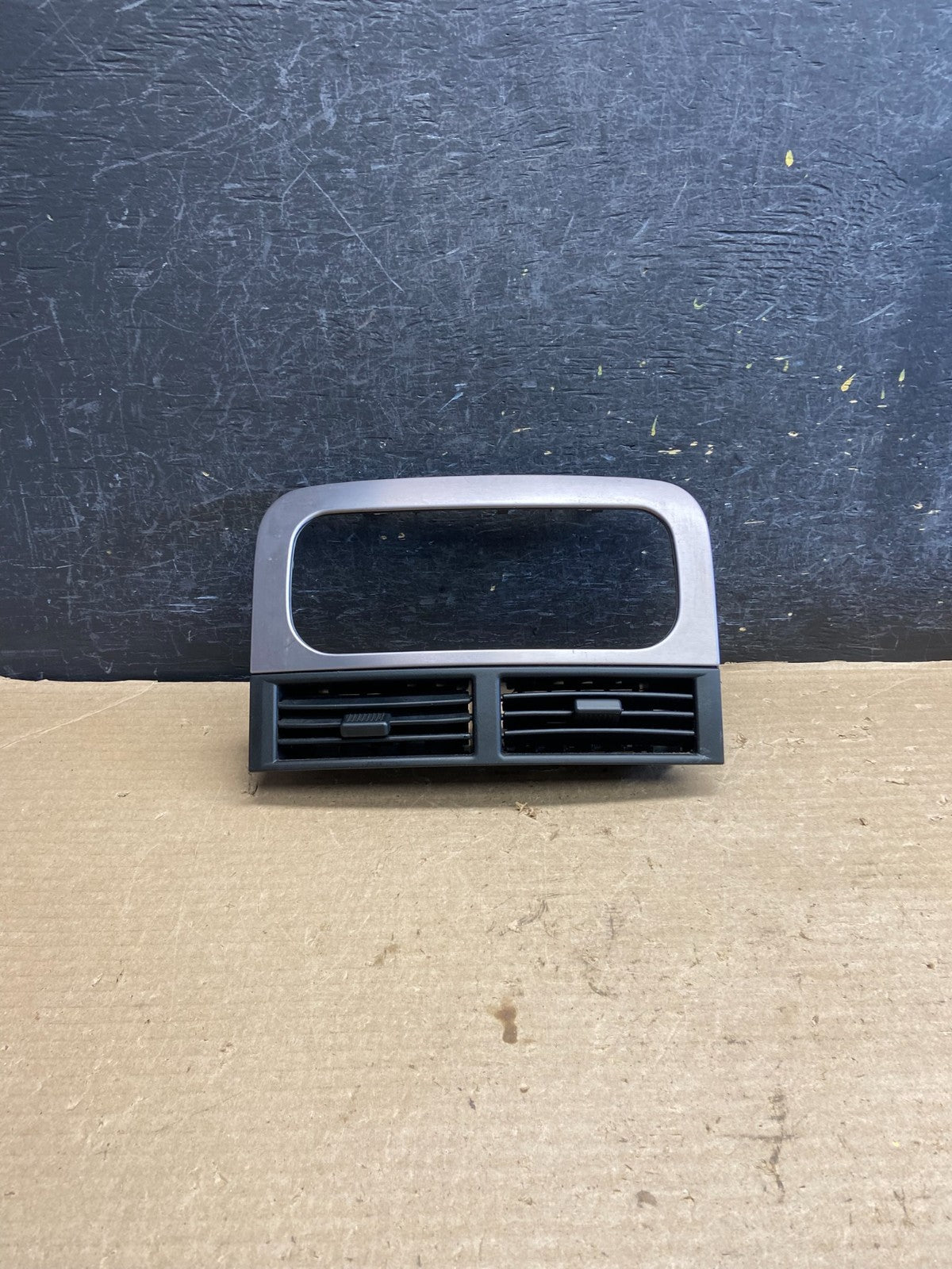 1999 to 2004 Jeep Grand Cherokee Center Dash Radio Bezel Trim ah3947 DG0