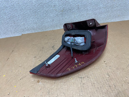 2004-2005 Toyota Sienna Right Passenger Rh Side Tail Light TYC Z7799 DW5