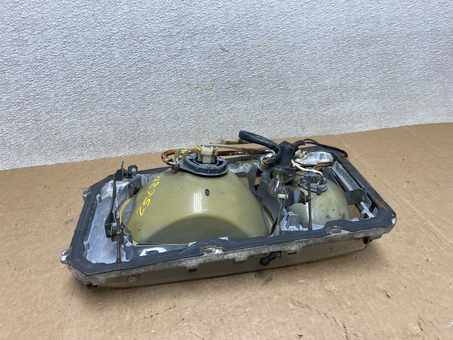 Mercedes W116 S-Class Left Driver LH Halogen Headlight OEM w8752 DG5