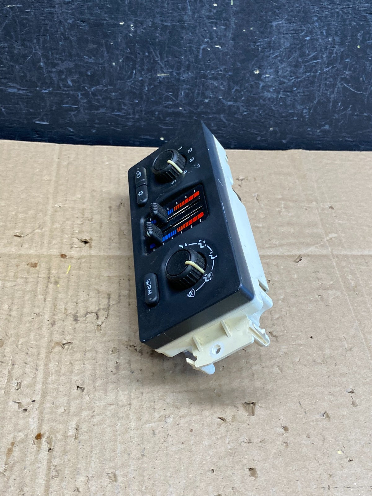2003-2006 GMC Chevrolet Envoy Trailblazer Climate Control A/C Panel AC9556 DG2