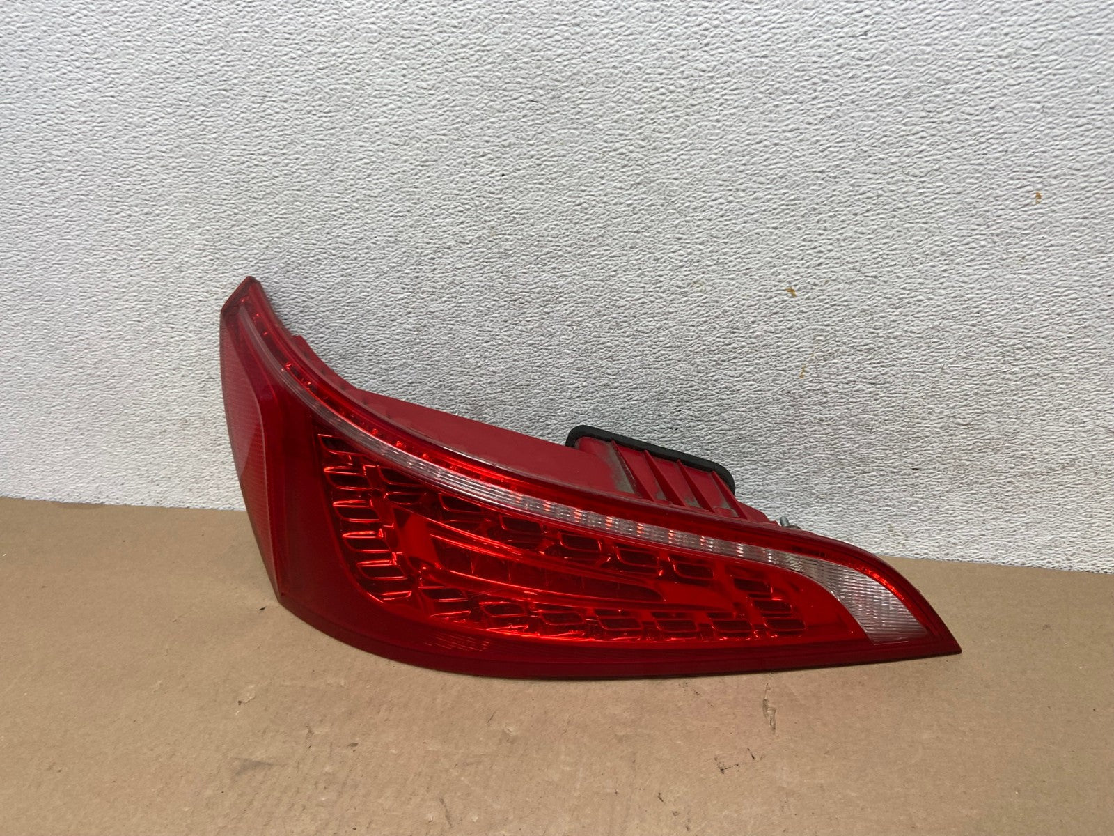 2009 to 2012 Audi Q5 Left Driver LH Side Tail light AG4604 LK1