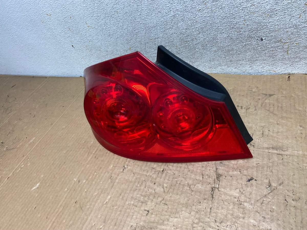 2007 to 2013 Infiniti G35 G37 Sedan Left Driver LH Side Tail Light AI8305 LK1