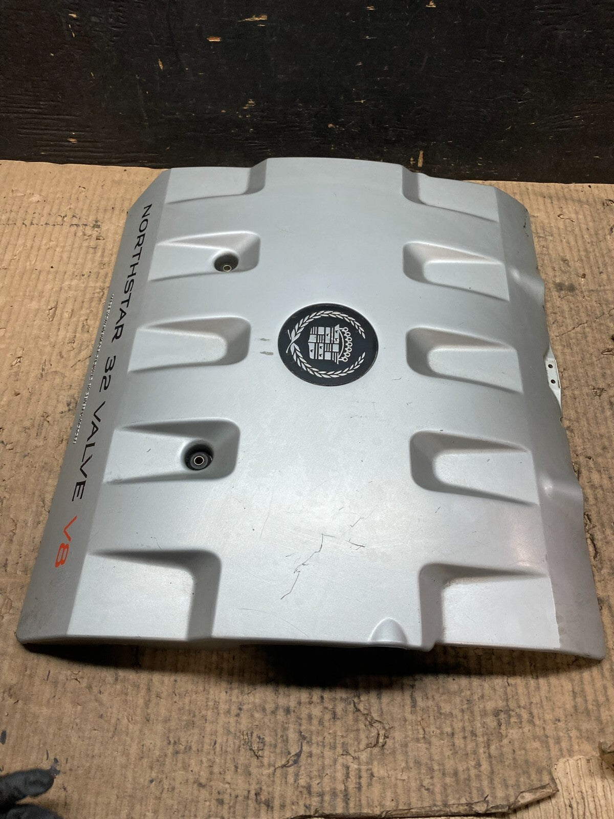 2001 to 2004 Cadillac Deville Seville Northstar Engine Motor Cover N3139 DG3