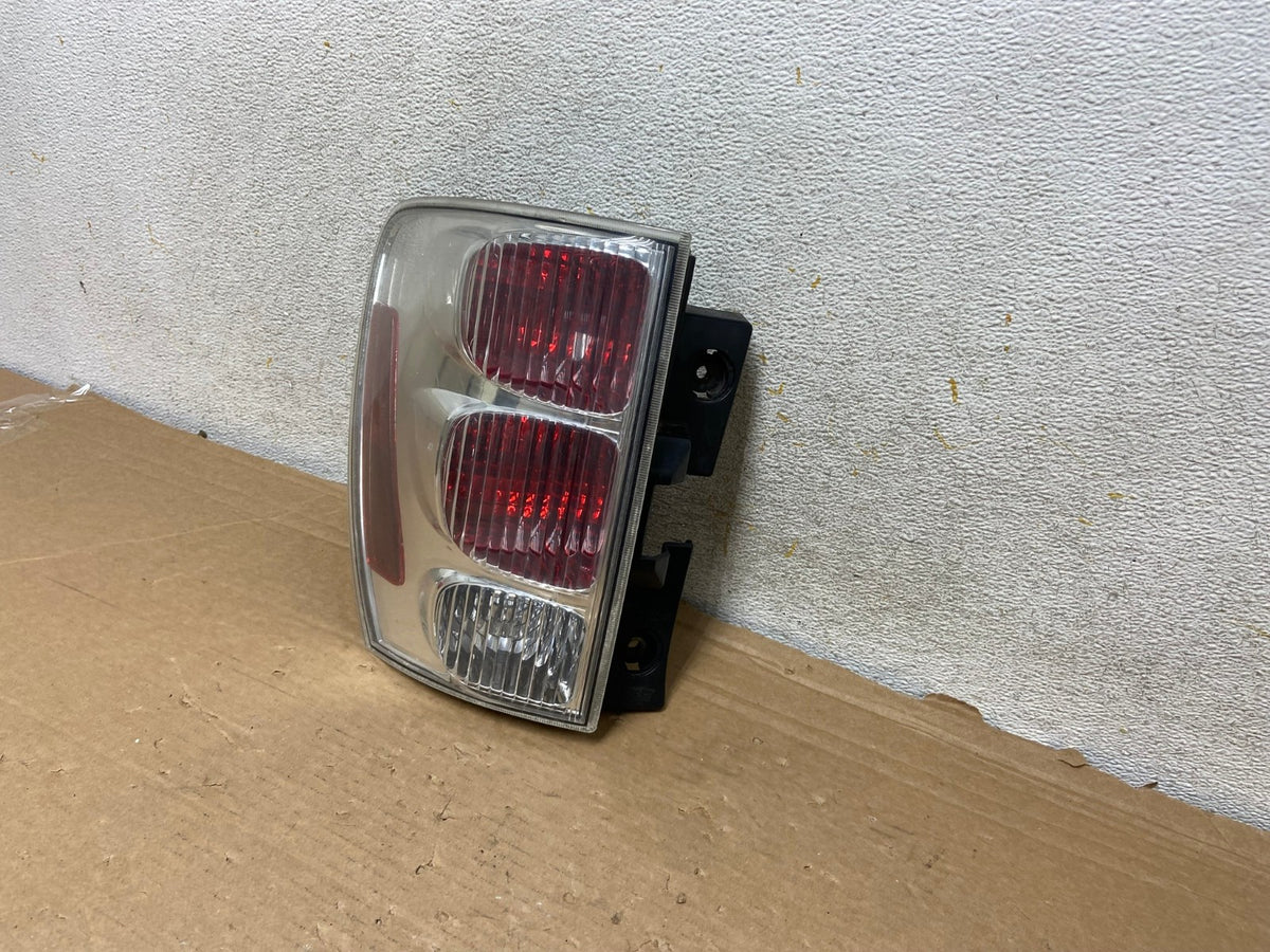 2005 to 2008 Chevrolet Equinox Left Driver Lh Side Tail Light AH8425 LK2