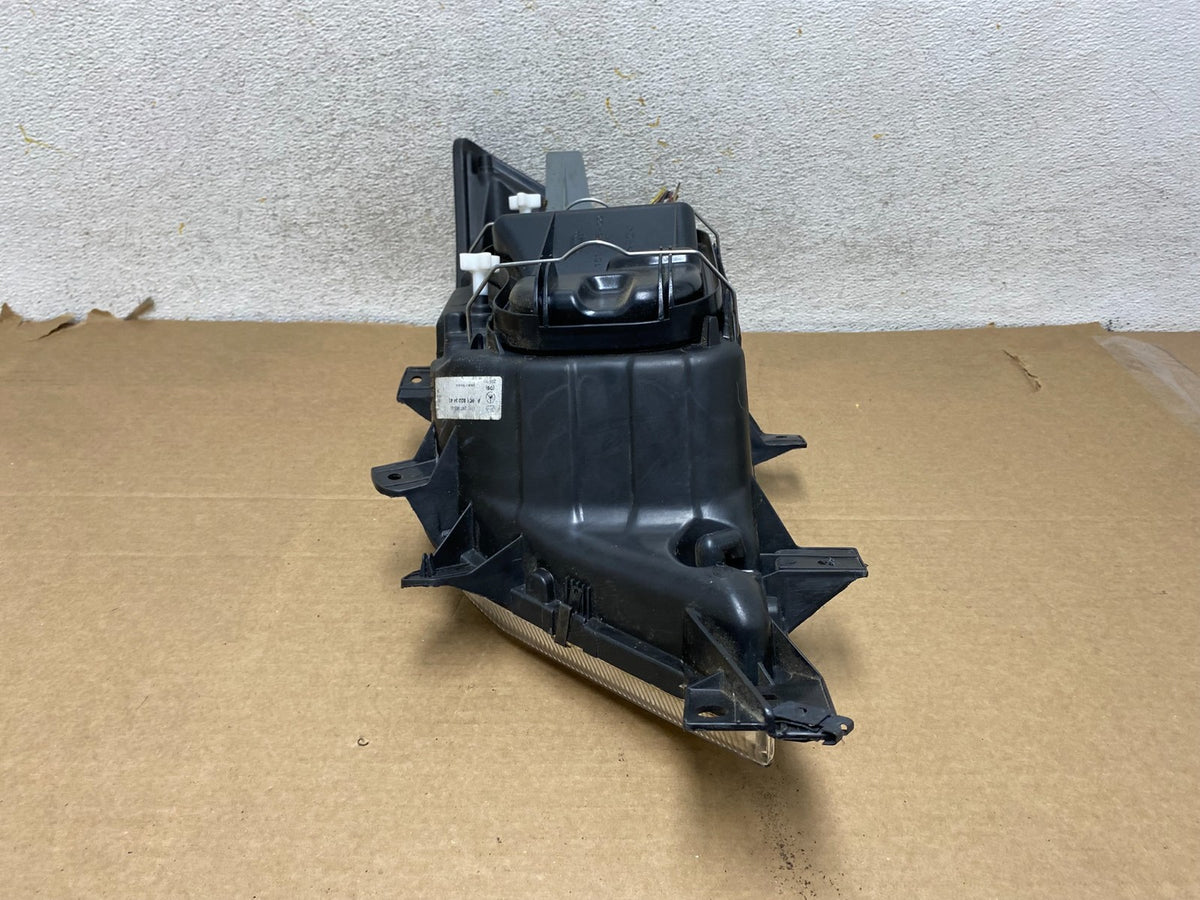 2005 to 2006 Mercedes Sprinter Right Passenger Headlight Halogen AH3102 DW5