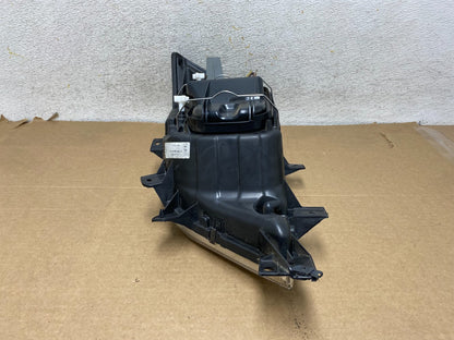 2005 to 2006 Mercedes Sprinter Right Passenger Headlight Halogen AH3102 DW5