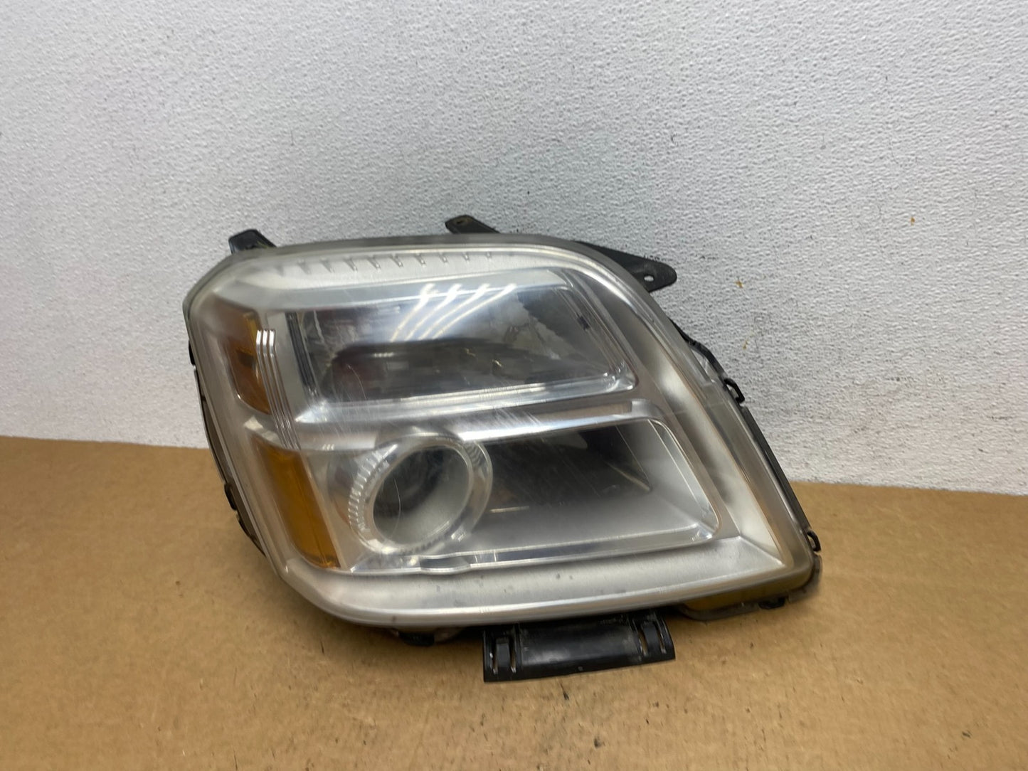 2010 to 2015 GMC Terrain Halogen Passenger Right Rh Side Headlight AD4732 DW0