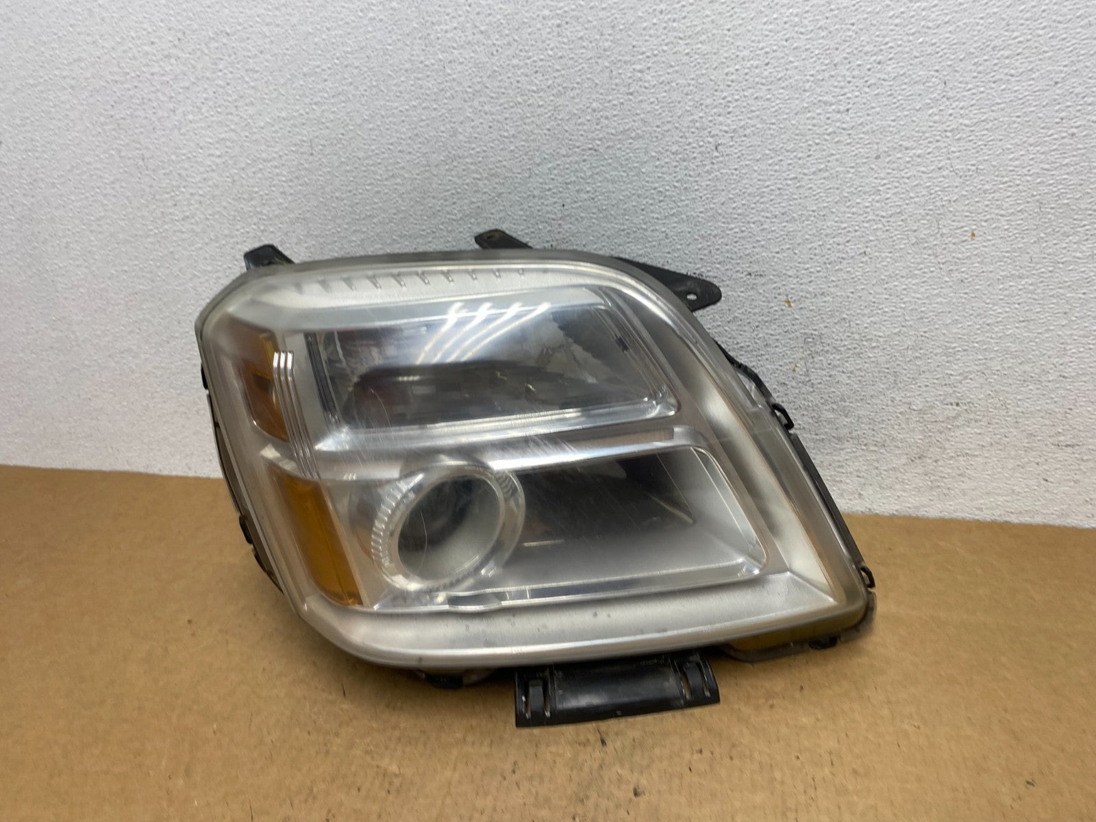 2010 to 2015 GMC Terrain Halogen Passenger Right Rh Side Headlight AD4732 DW0