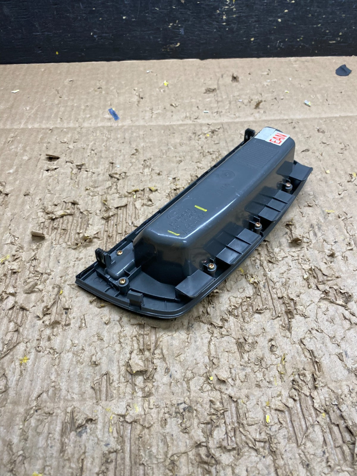 2004 2005 2006 Kia Amanti Center Console Storage Ash Tray OEM V7610 DG5