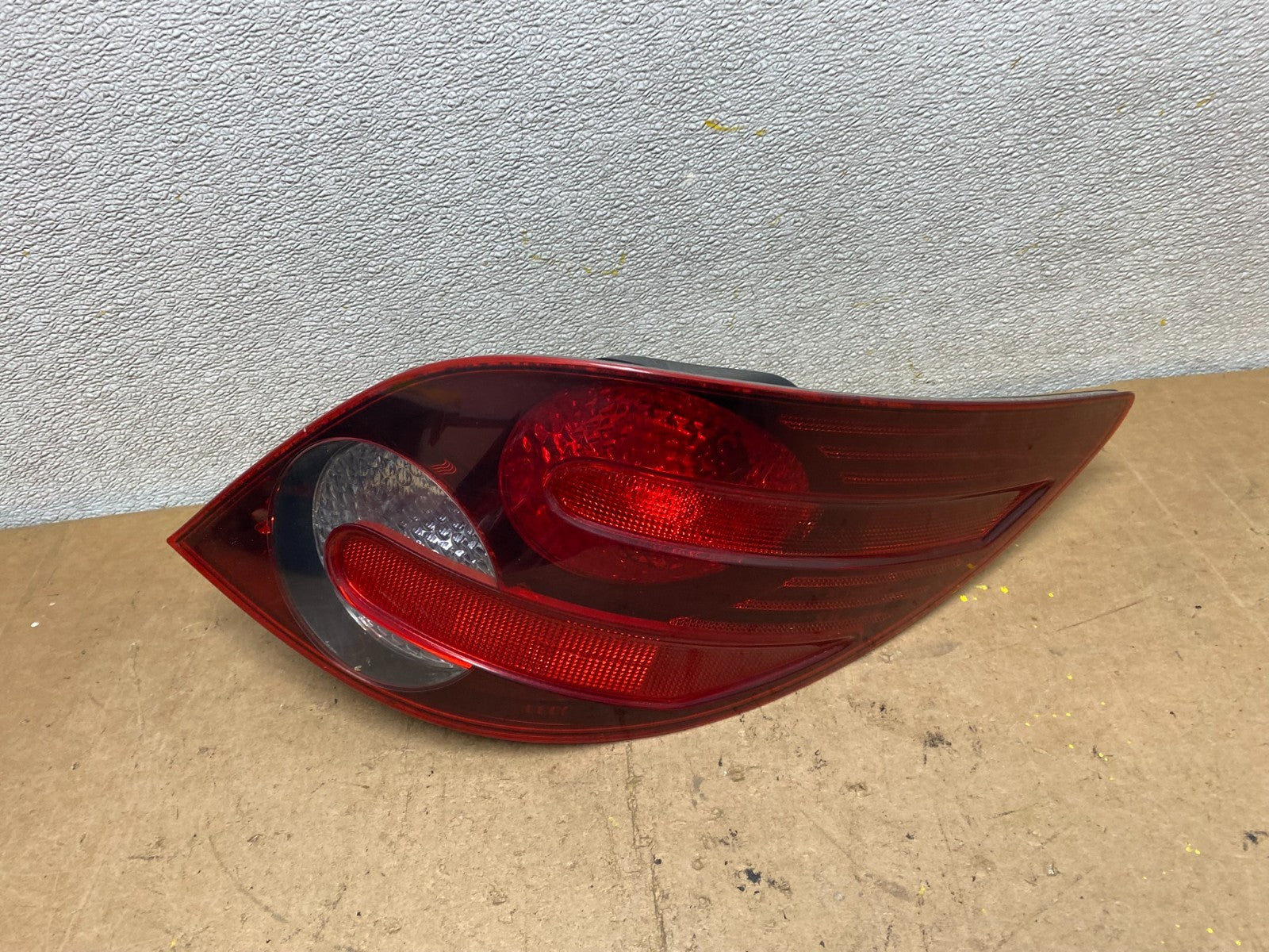 2006 to 2010 Mercedes W251 R-Class Right RH Smoked Tail Light X7072 PS0