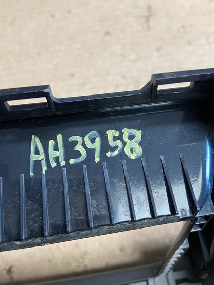 2009-2010 Nissan Murano Radio Center Console Display Bezel Air Vent OE AH3958 DG5