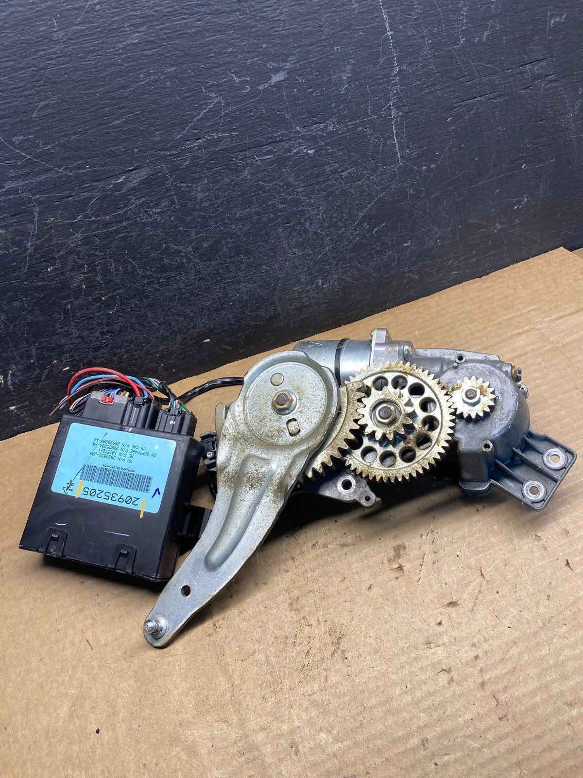 2009 to 2016 GMC Acadia Rear Trunk Liftgate Power Motor Actuator ad9840 DG4