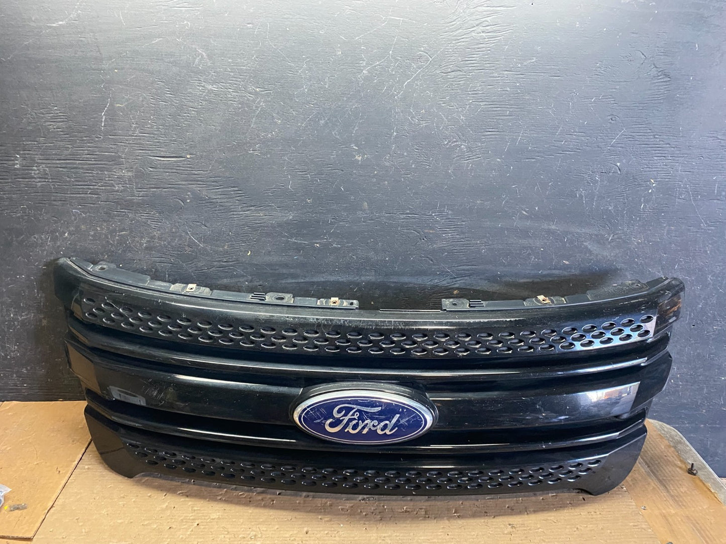 2011 to 2015 Ford Explorer Upper Front Grill Grille Oem S3363 DG0