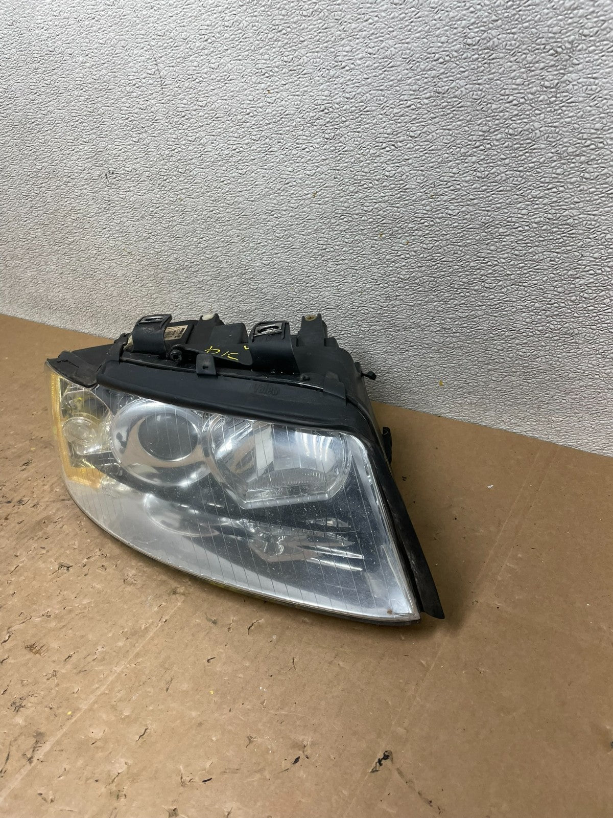 2002 - 2005 Audi A4 Sedan Right Passenger Xenon Headlight OEM V5045 DW1