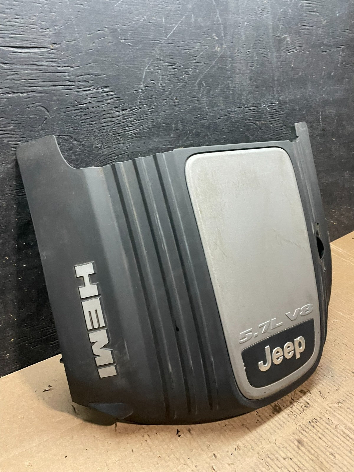 2005 to 2010 Jeep Grand Cherokee 5.7L Hemi Engine Cover Plastic Shield X9727 DG1