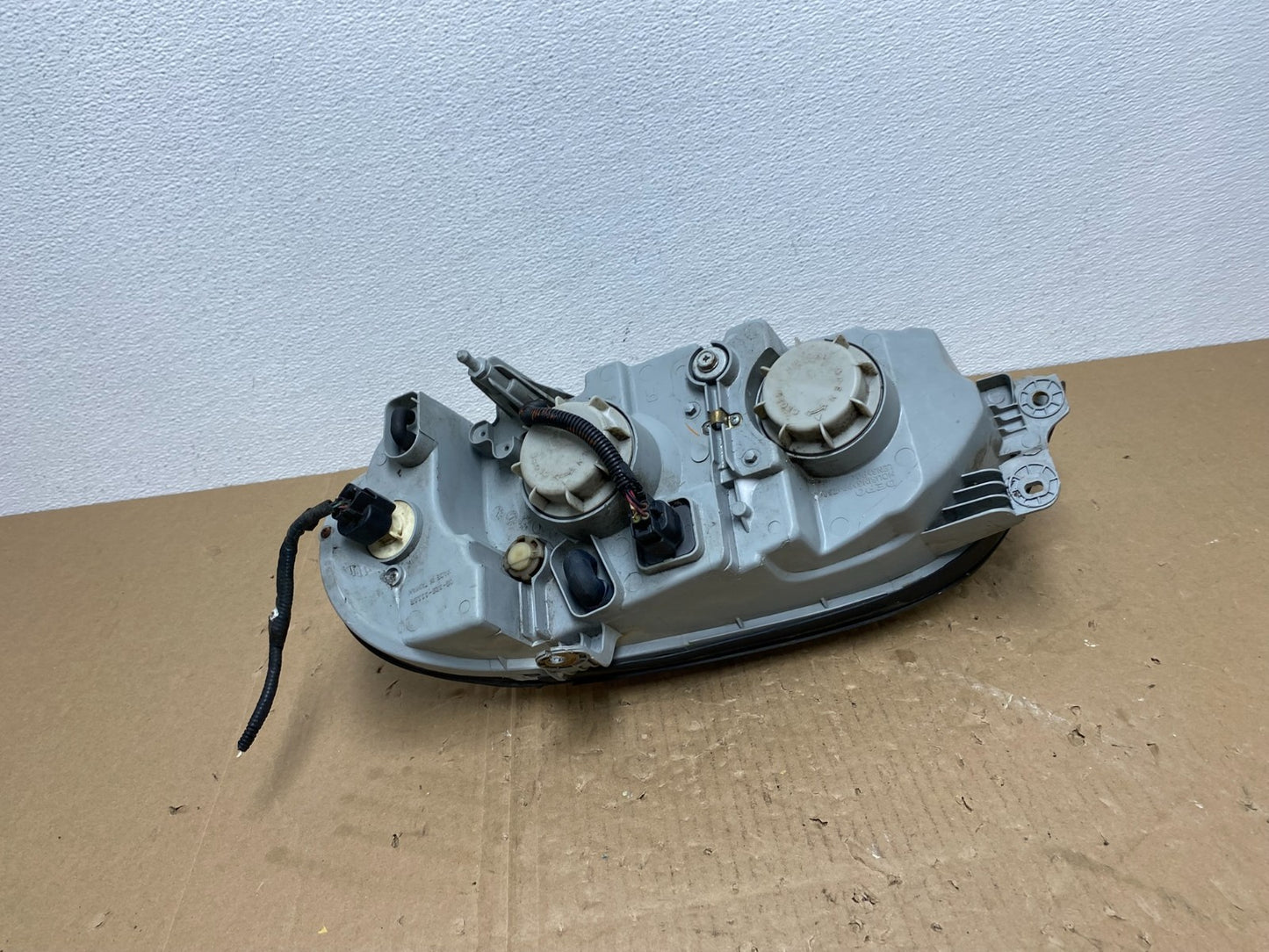 2002 to 2005 Kia Sedona Right Passenger RH Side Headlight DEPO AB6974 DW6