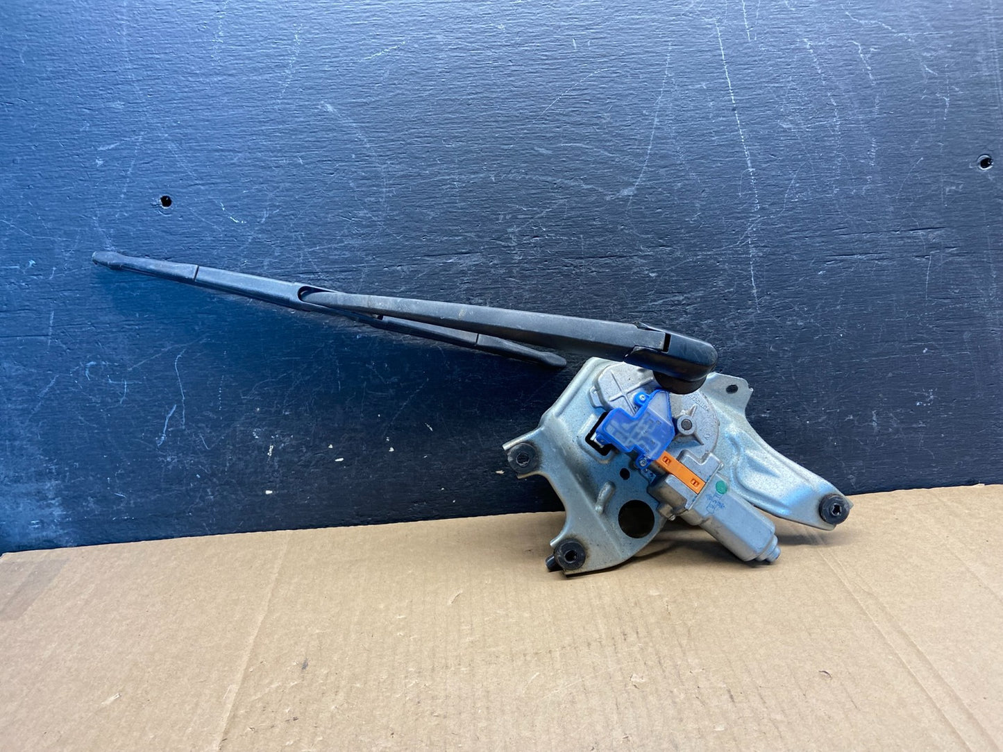 2010 to 2014 Subaru Legacy Outback Rear Windshield Wiper Motor AG14980