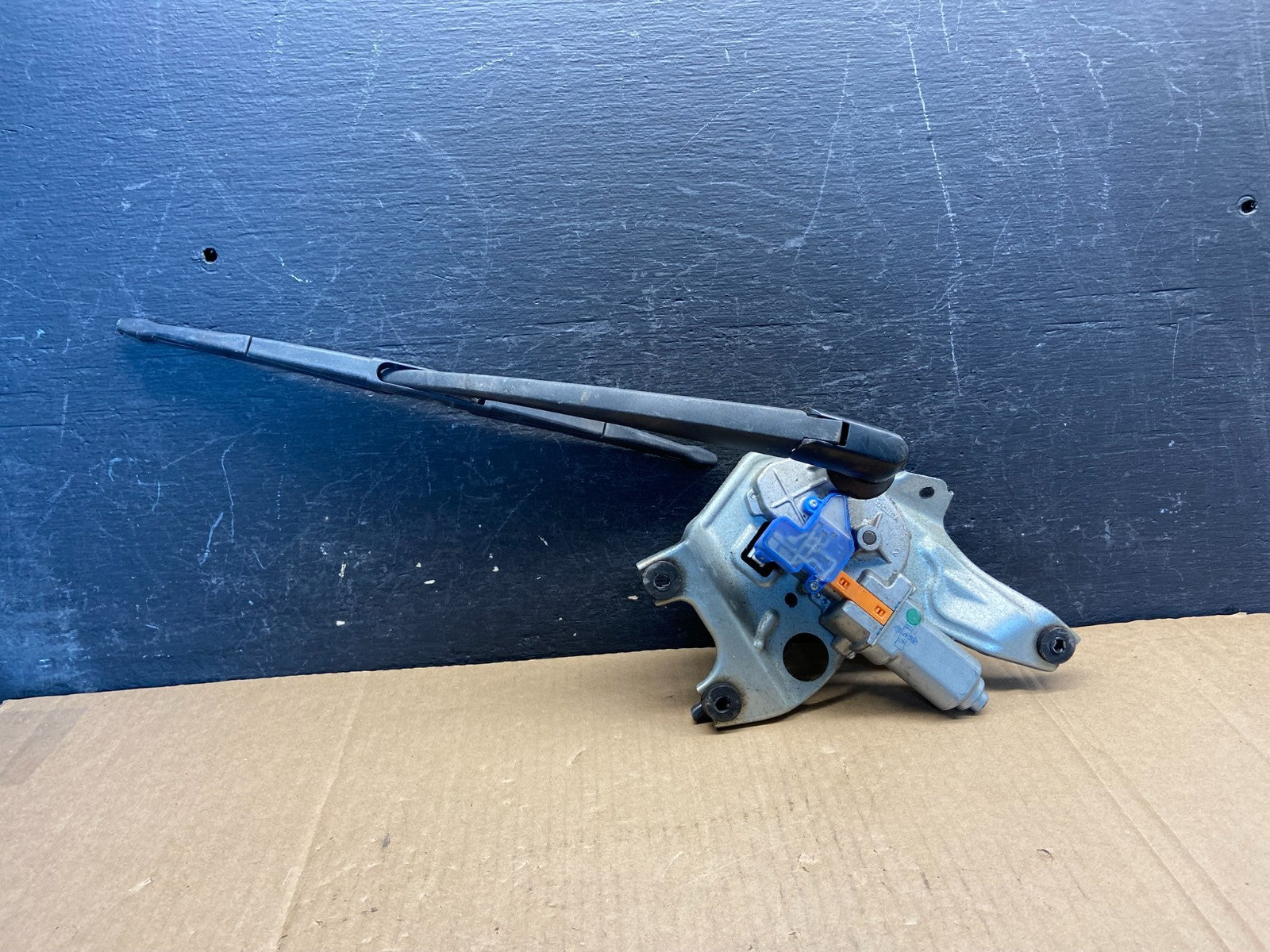 2010 to 2014 Subaru Legacy Outback Rear Windshield Wiper Motor AG14980