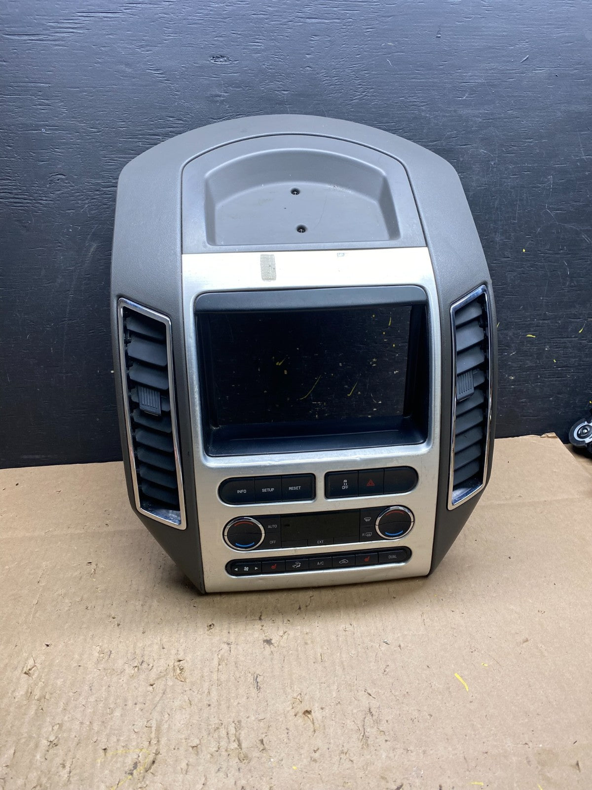 2007 - 2010 Ford Edge Heater Climate Control Radio Control Dash Bezel t4917 DG0