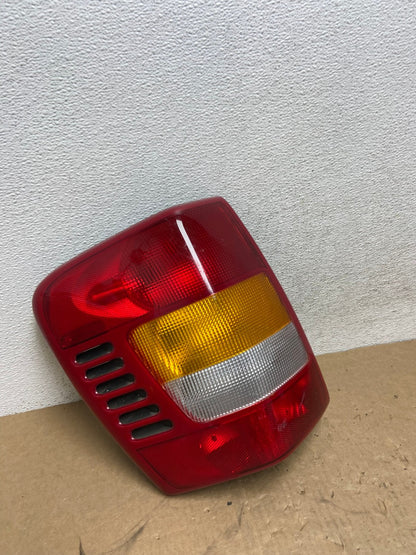 1999 - 2004 Jeep Grand Cherokee WJ Left Driver Lh Tail Light AG0569 LK2