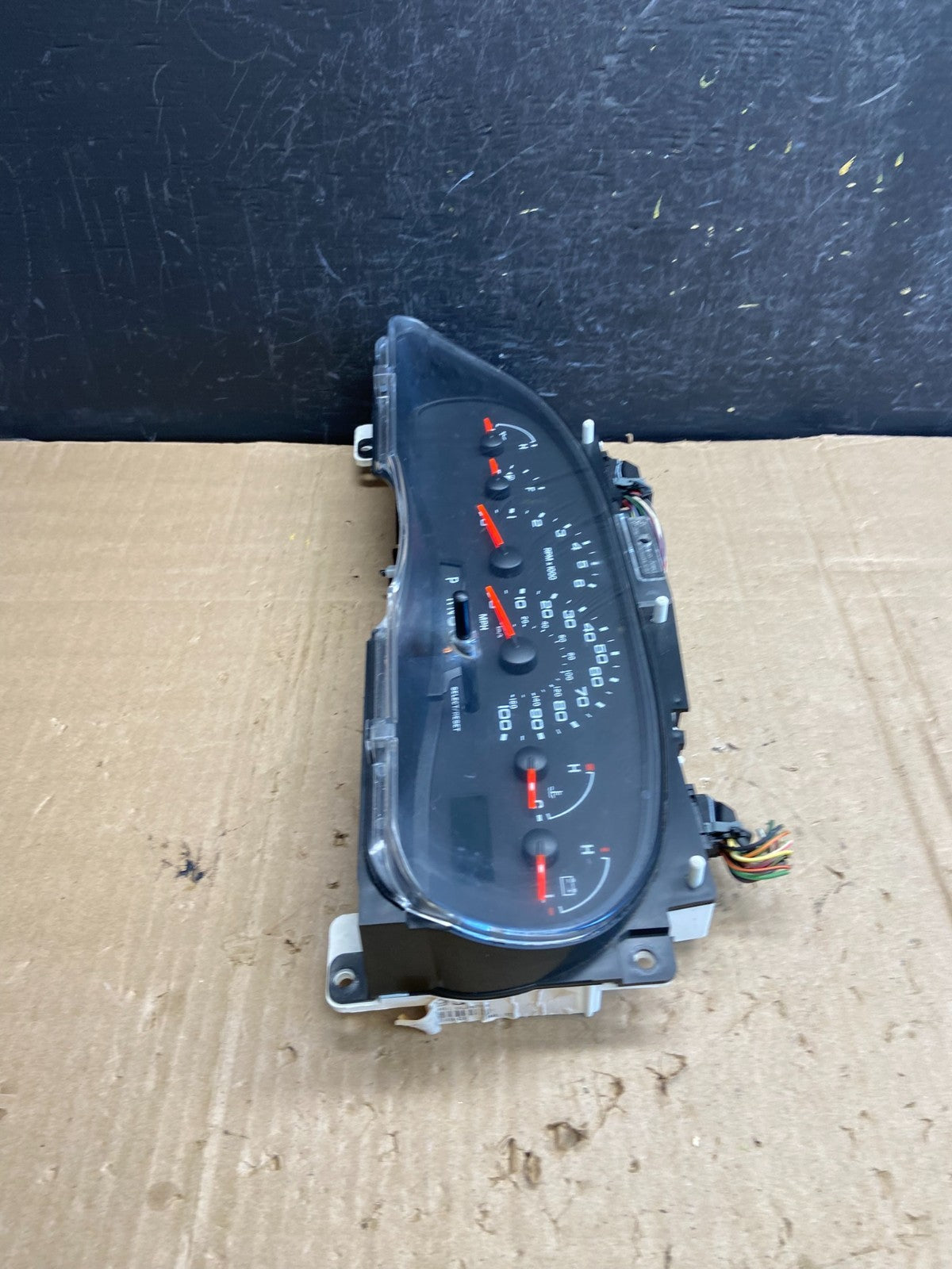 2004 to 2008 Ford E150 E250 E350 Gauge Speedometer Cluster AE18022