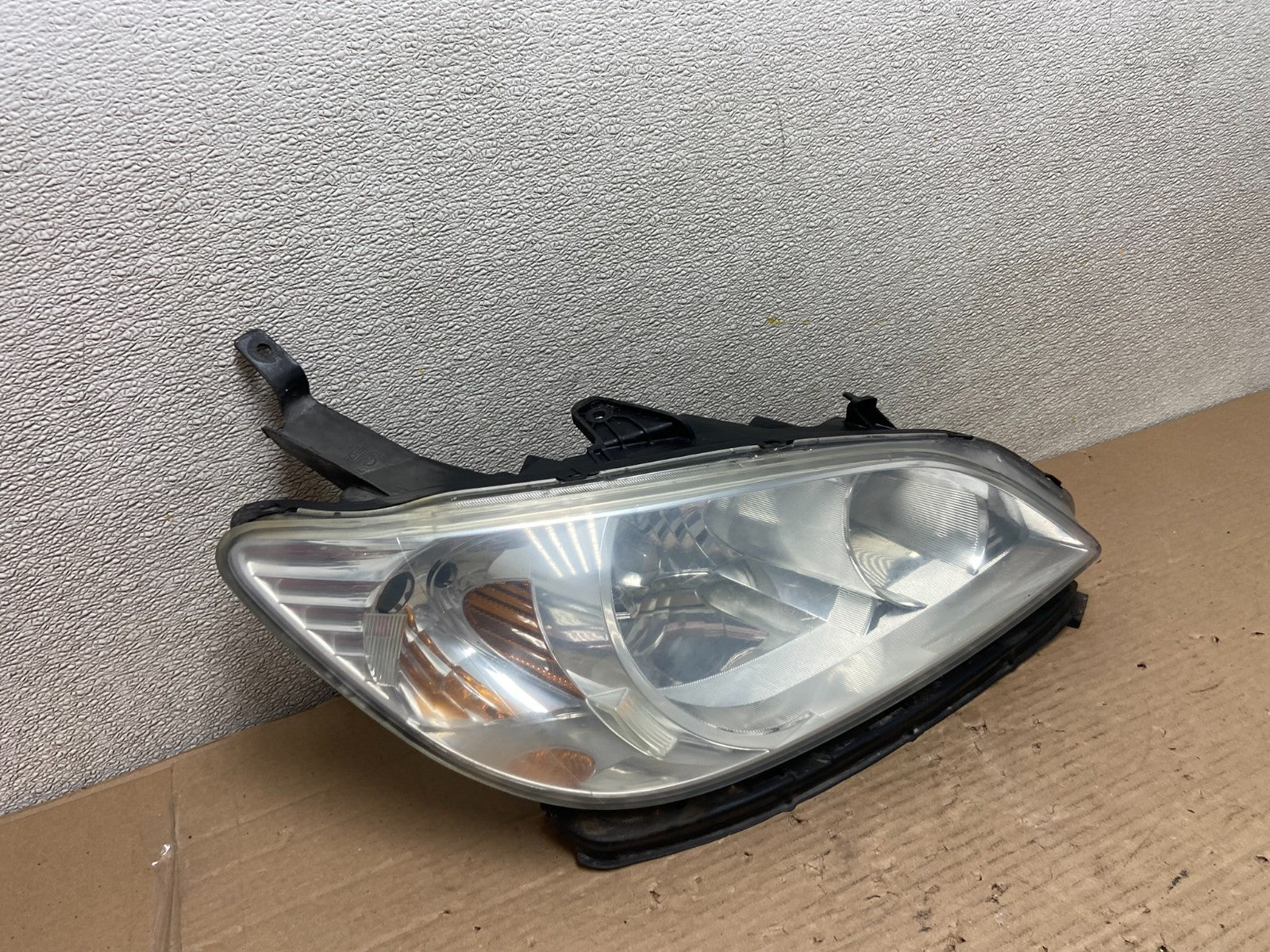2004 2005 Honda Civic Sedan Headlight Halogen Right Passenger Rh AA9360 DW2