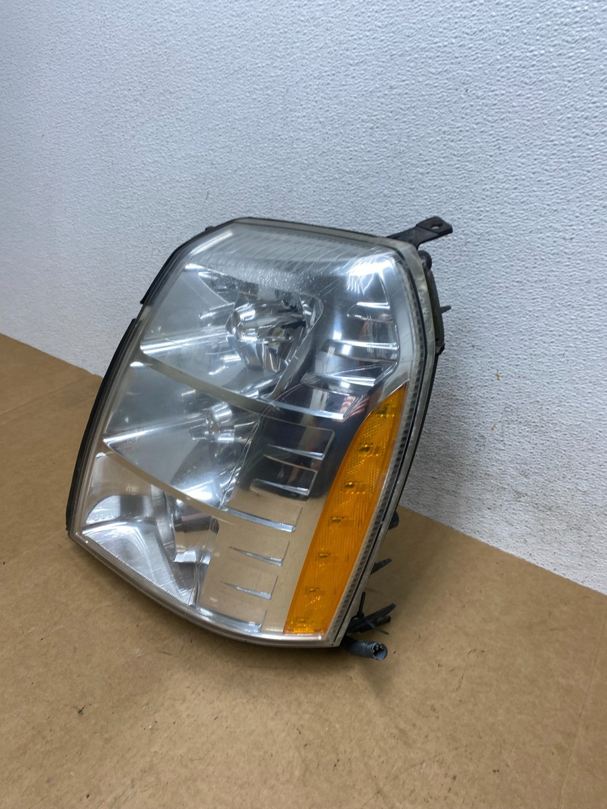 2007 - 2014 Cadillac Escalade Left Driver LH Side Xenon HID Headlight AE3042 DW1