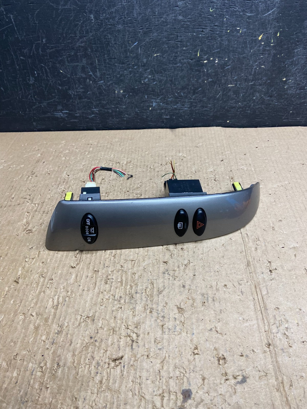 2004 to 2010 Toyota Sienna Left Side Climate Switches Bezel Trim AF1691 DG0