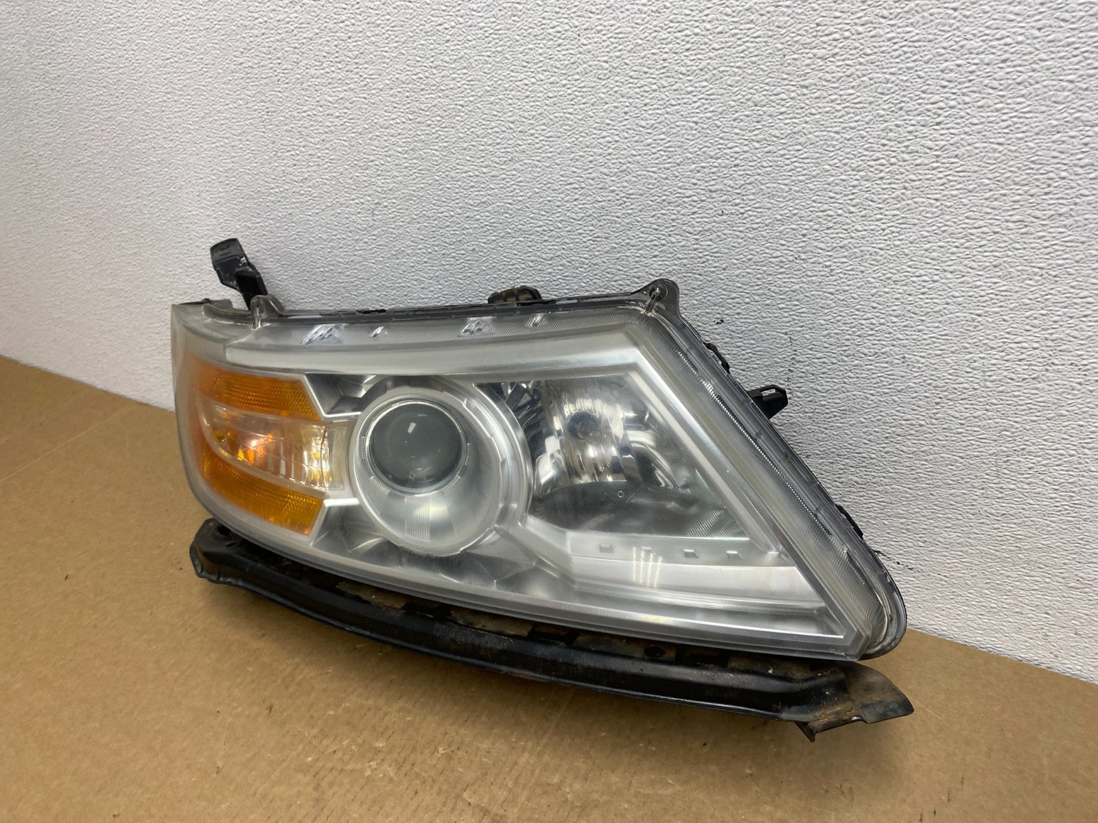 2011 to 2013 Honda Odyssey Front Right Passenger Headlight Halogen AC1204 DW1