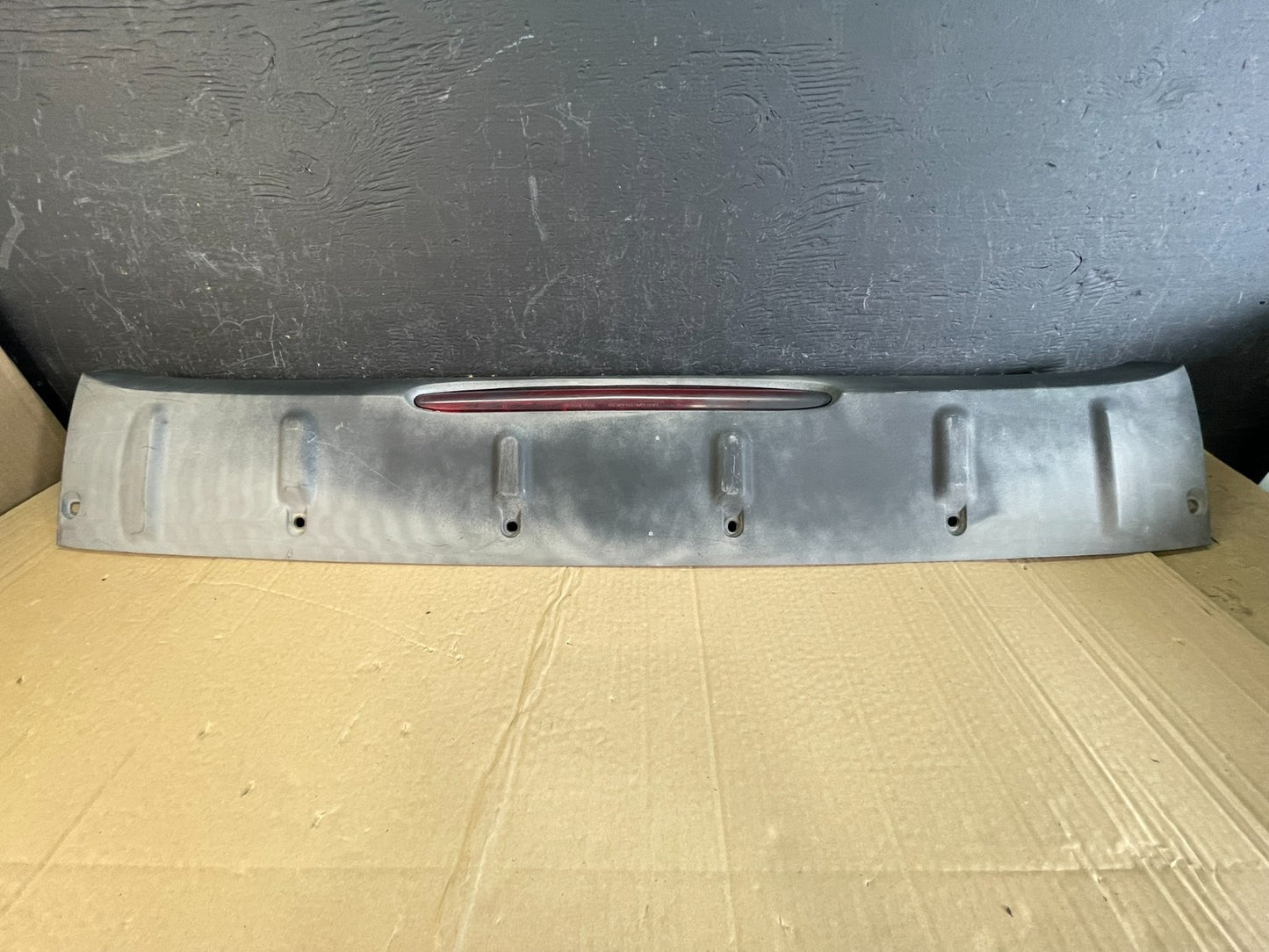 2002 to 2006 Chevrolet Avalanche 1500 Cente Spoilerr 3rd Brake Light AC97003