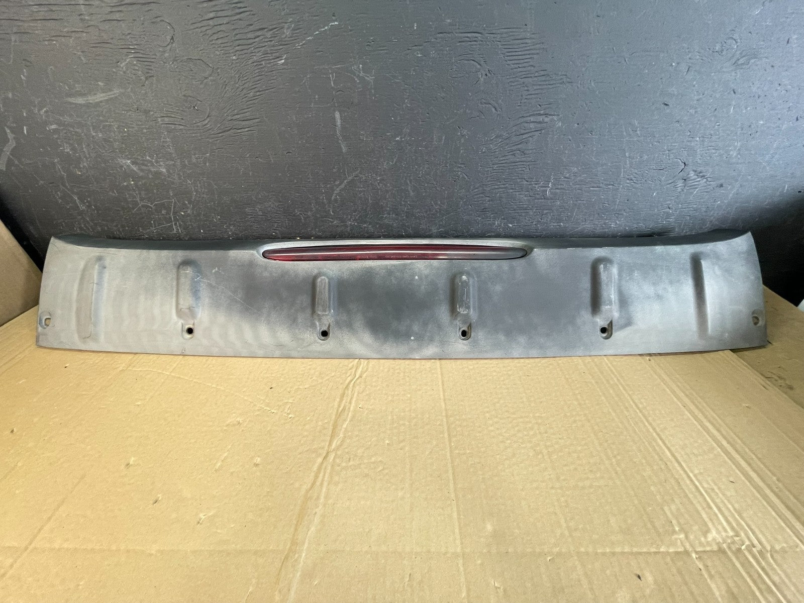 2002 to 2006 Chevrolet Avalanche 1500 Cente Spoilerr 3rd Brake Light AC97003