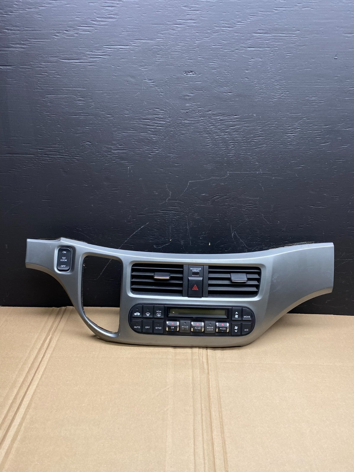 2005 to 2010 Honda Odyssey  Radio Climate Control Dash Trim Bezel ab8633 DG0