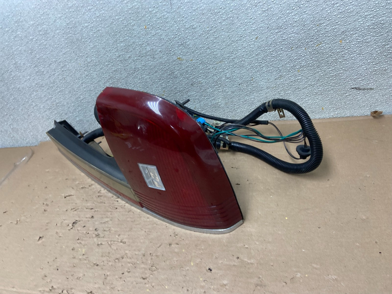 1988-1991 Oldsmobile Cutlass Right Passenger RH Side Tail Light AB0922 DG1