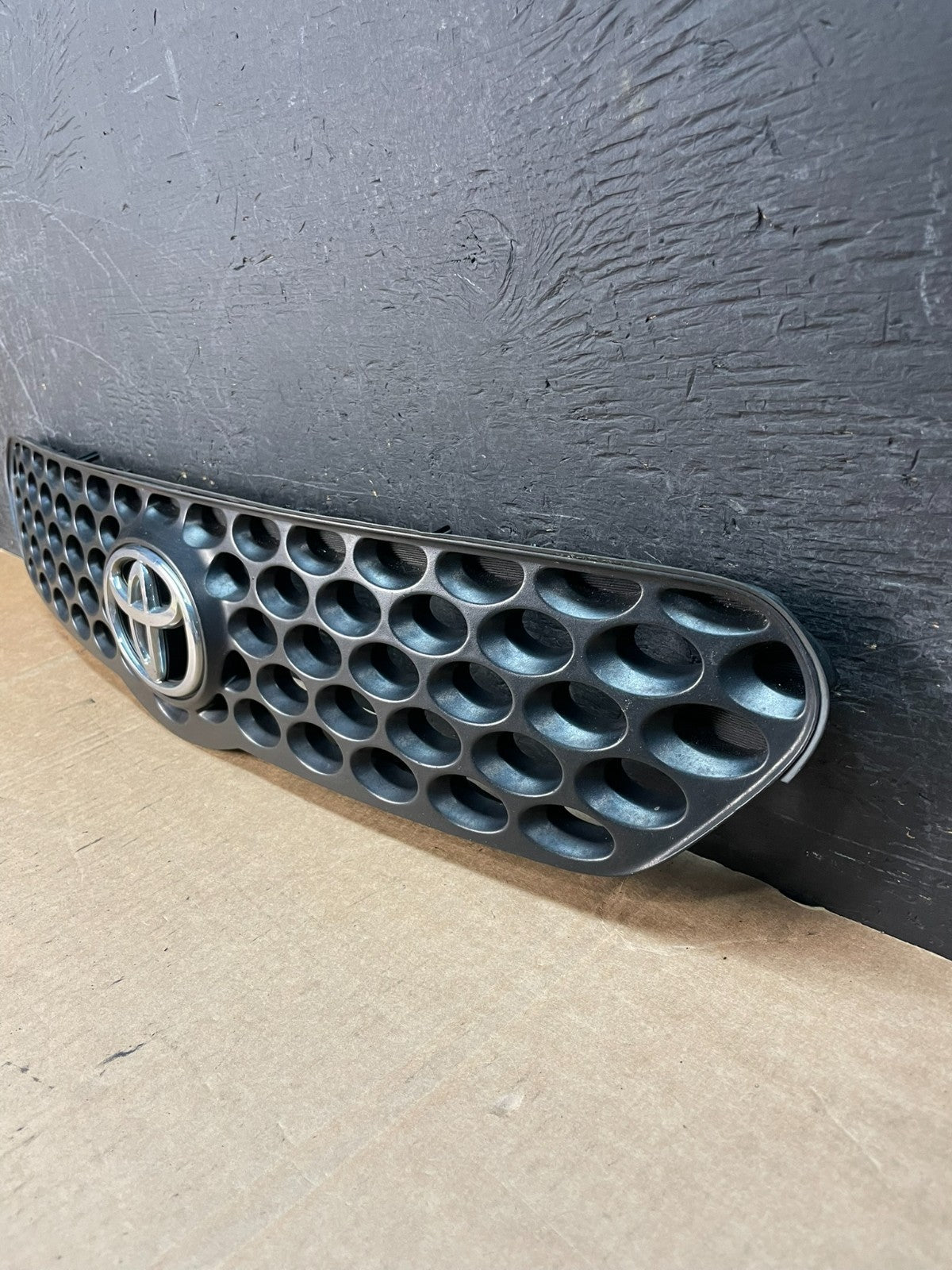 2003 to 2004 Toyota Matrix Front Upper Grill Grille AE8449 DG1