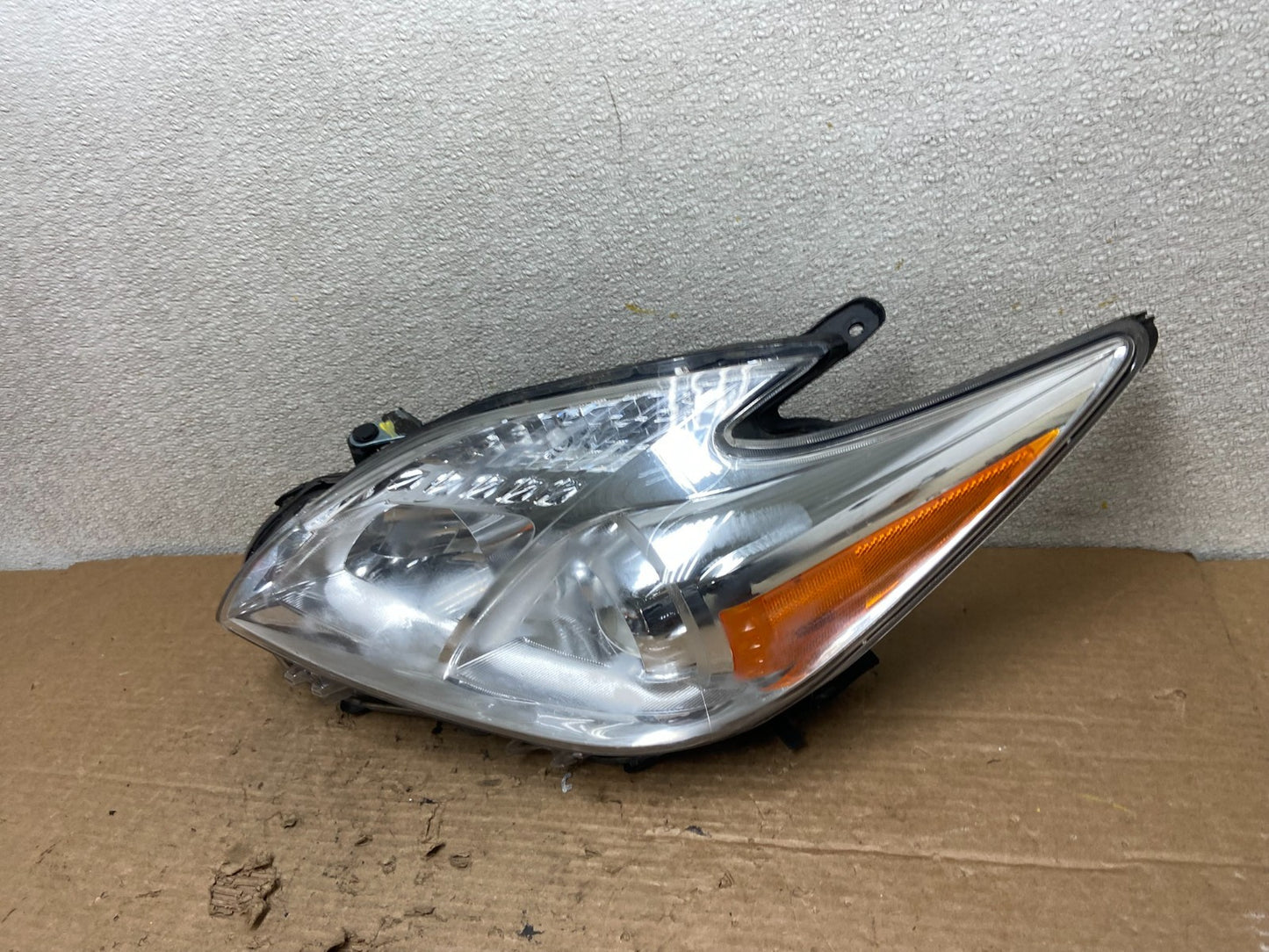 2010 - 2011 Toyota Prius Left Driver Side Halogen Headlight OEM Z3709 PS1