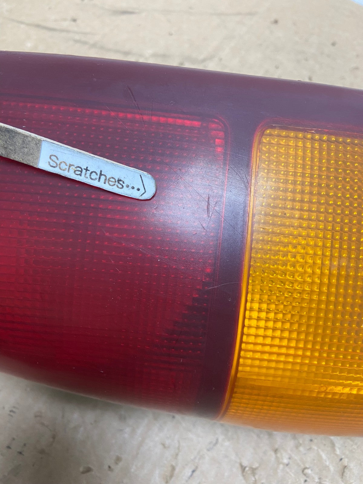 1999-2002 Chevrolet Silverado 1500 Left Driver Lh Side Tail light AG1260 LK3