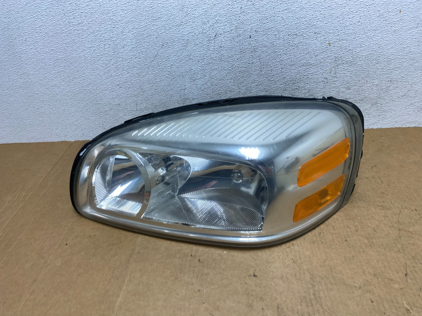 2005 - 2009 Pontiac Montana / Uplander Left Driver LH Headlight AE3062 DW0