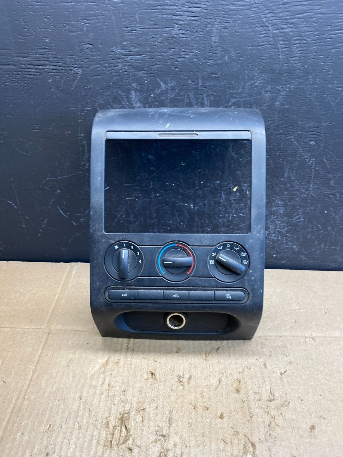 2004 to 2008 Ford F150 Radio Climate Dash Bezel Surround Black ac4825 DG0