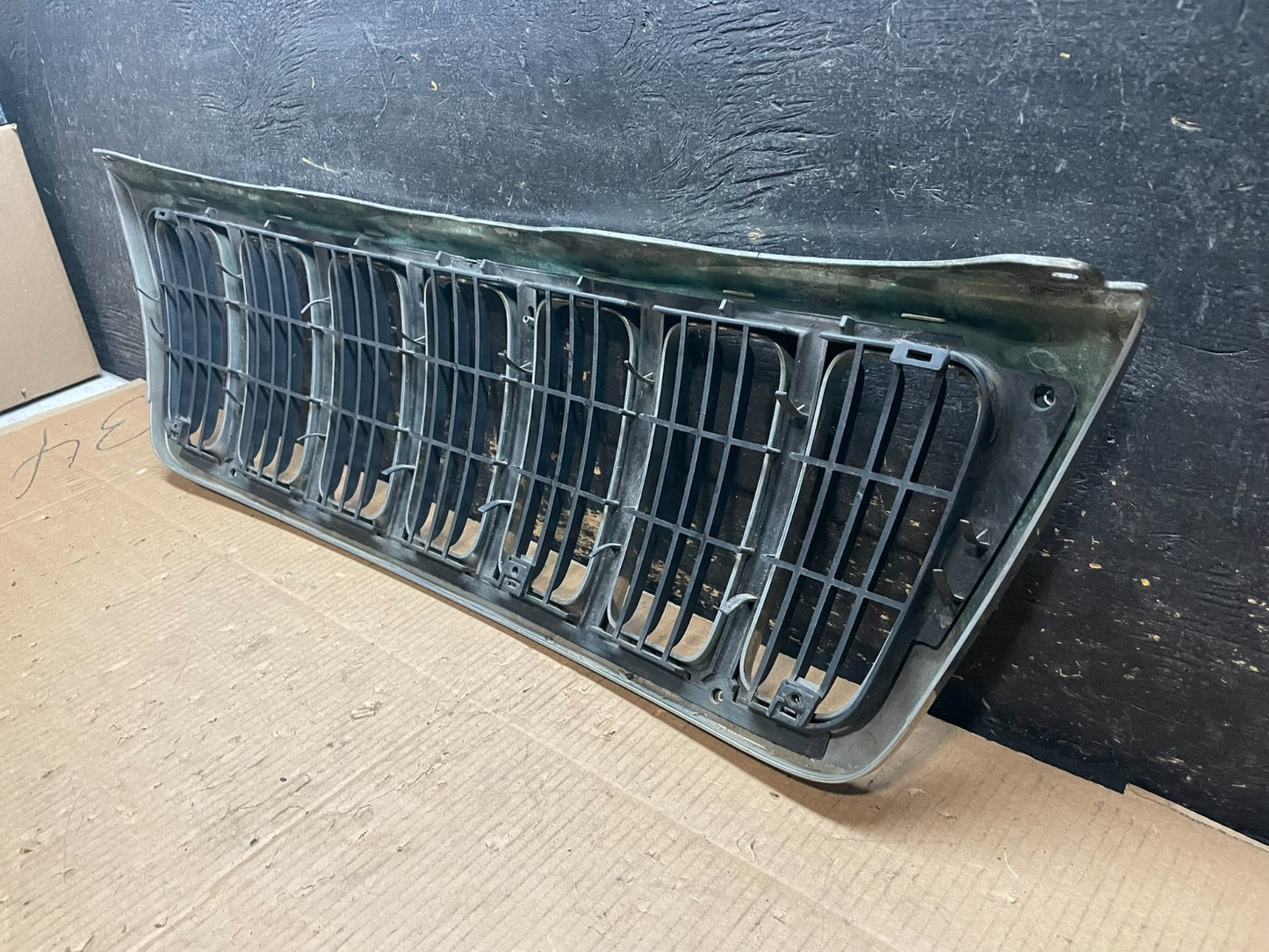 1999 to 2003 Jeep Grand Cherokee Front Upper Grill Grille y1893 DG5