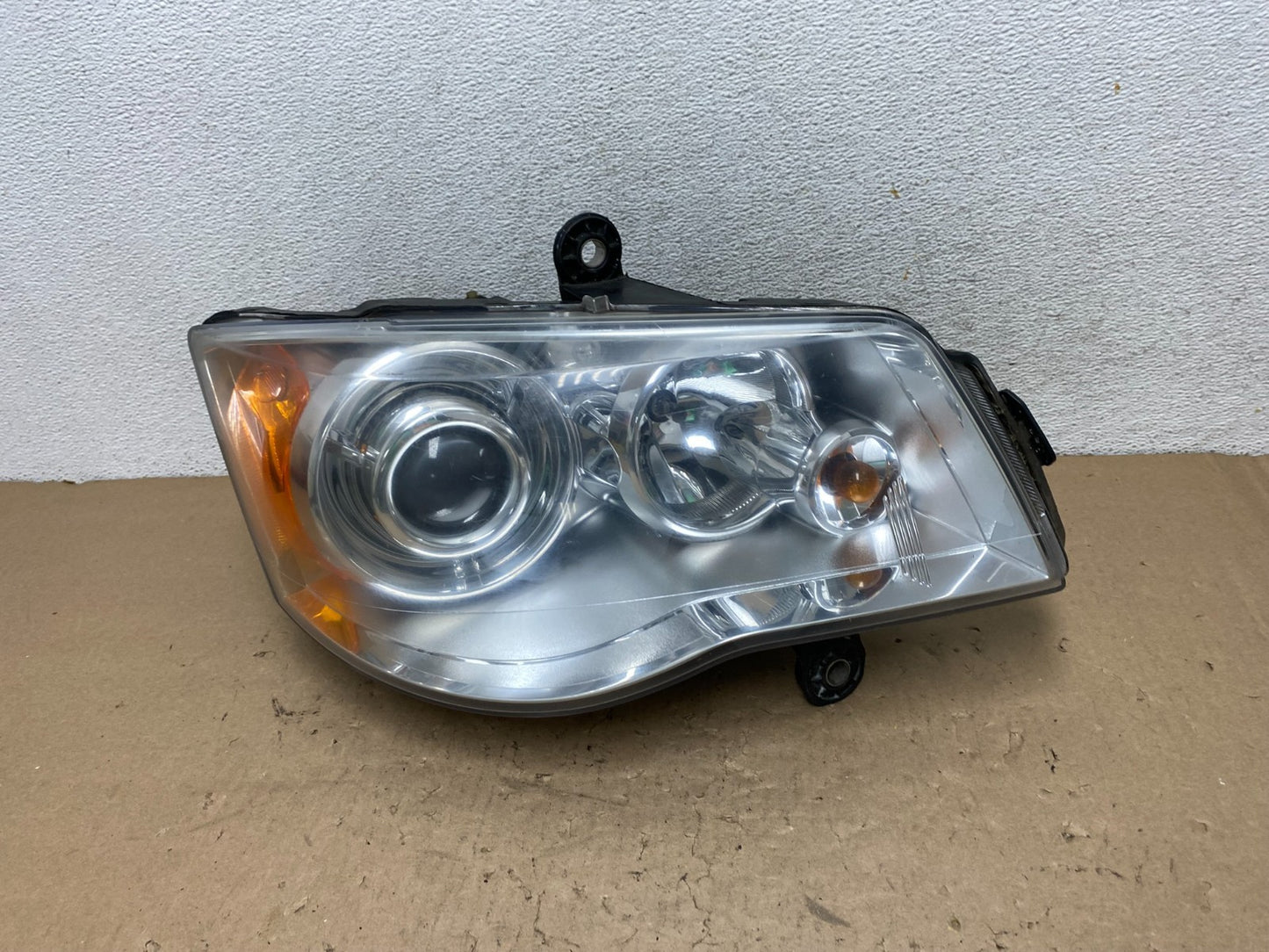 2008 to 2016 Chrysler Town and Country Right Passenger Xenon Headlight AG4413 DW0