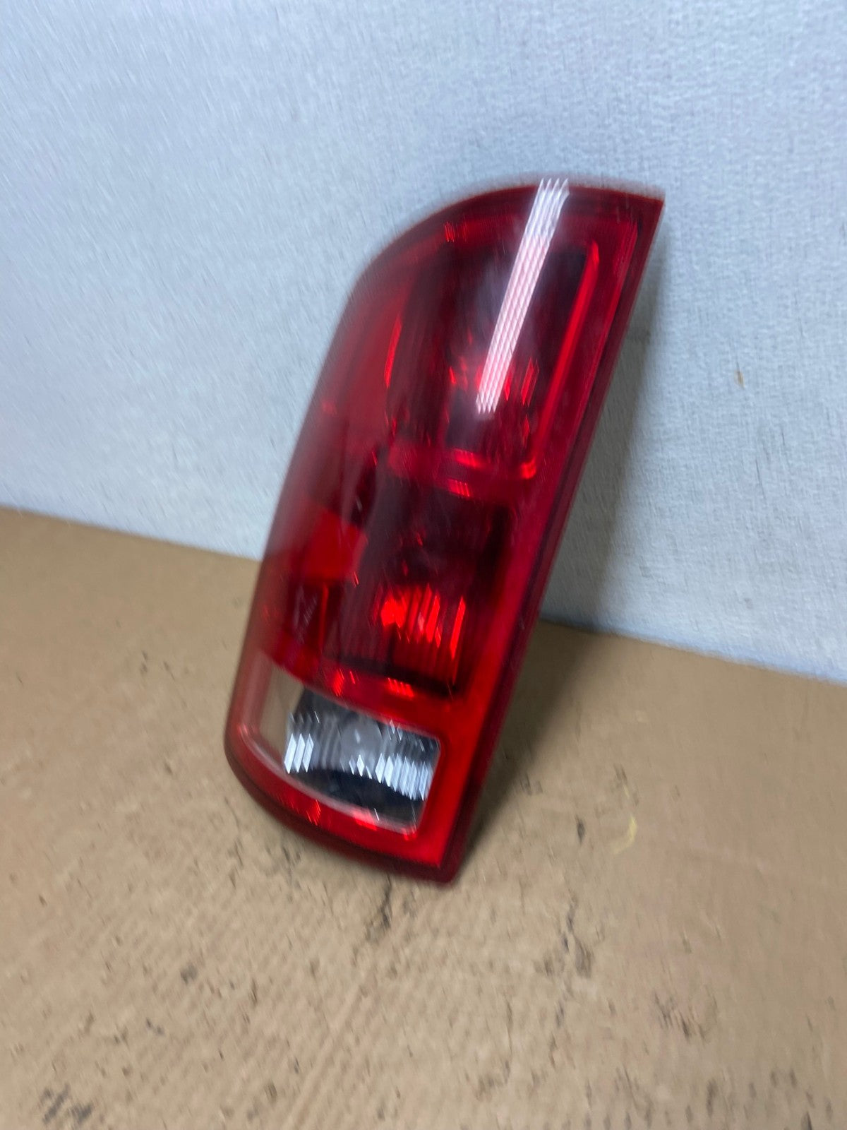2002 to 2006 Dodge Ram 1500 Left Driver side Tail Light AD2363 LK1