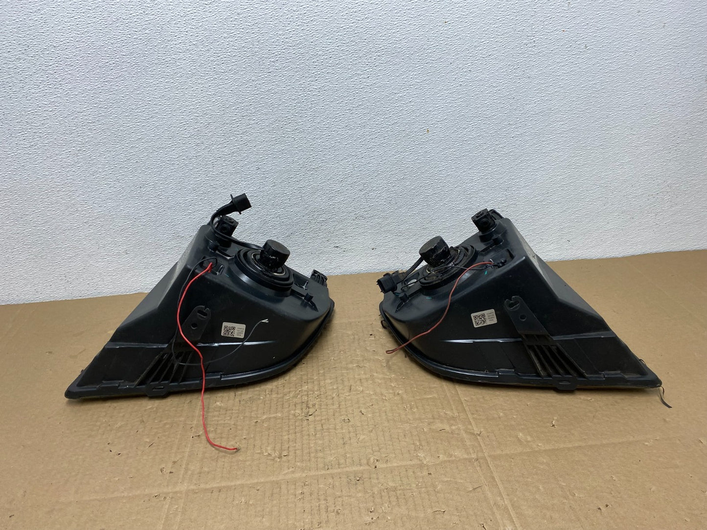 2005 to 2009 Ford Mustang Left+Right Set LED Black Halogen Headlights AC3846 DG8