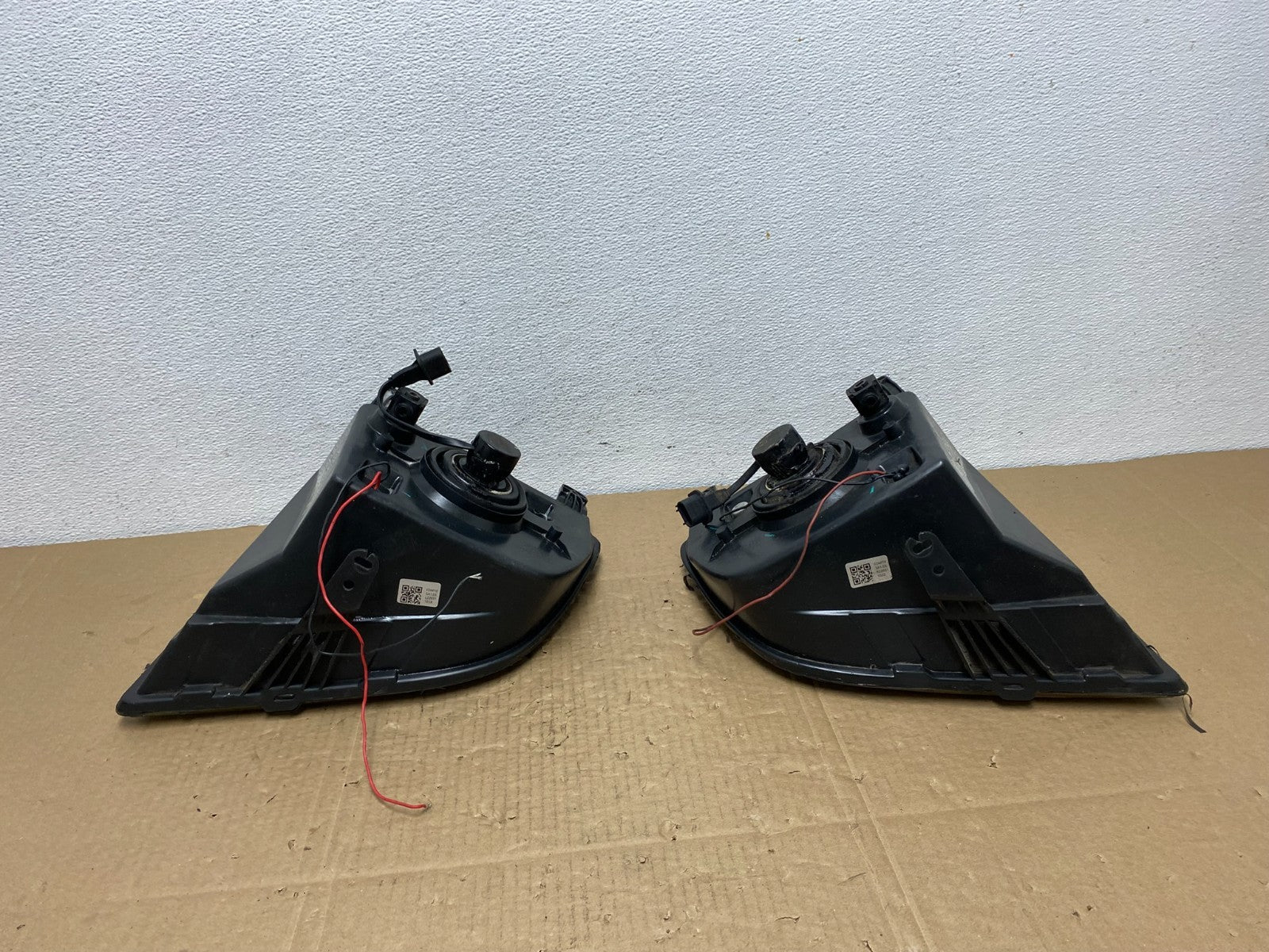 2005 to 2009 Ford Mustang Left+Right Set LED Black Halogen Headlights AC3846 DG8
