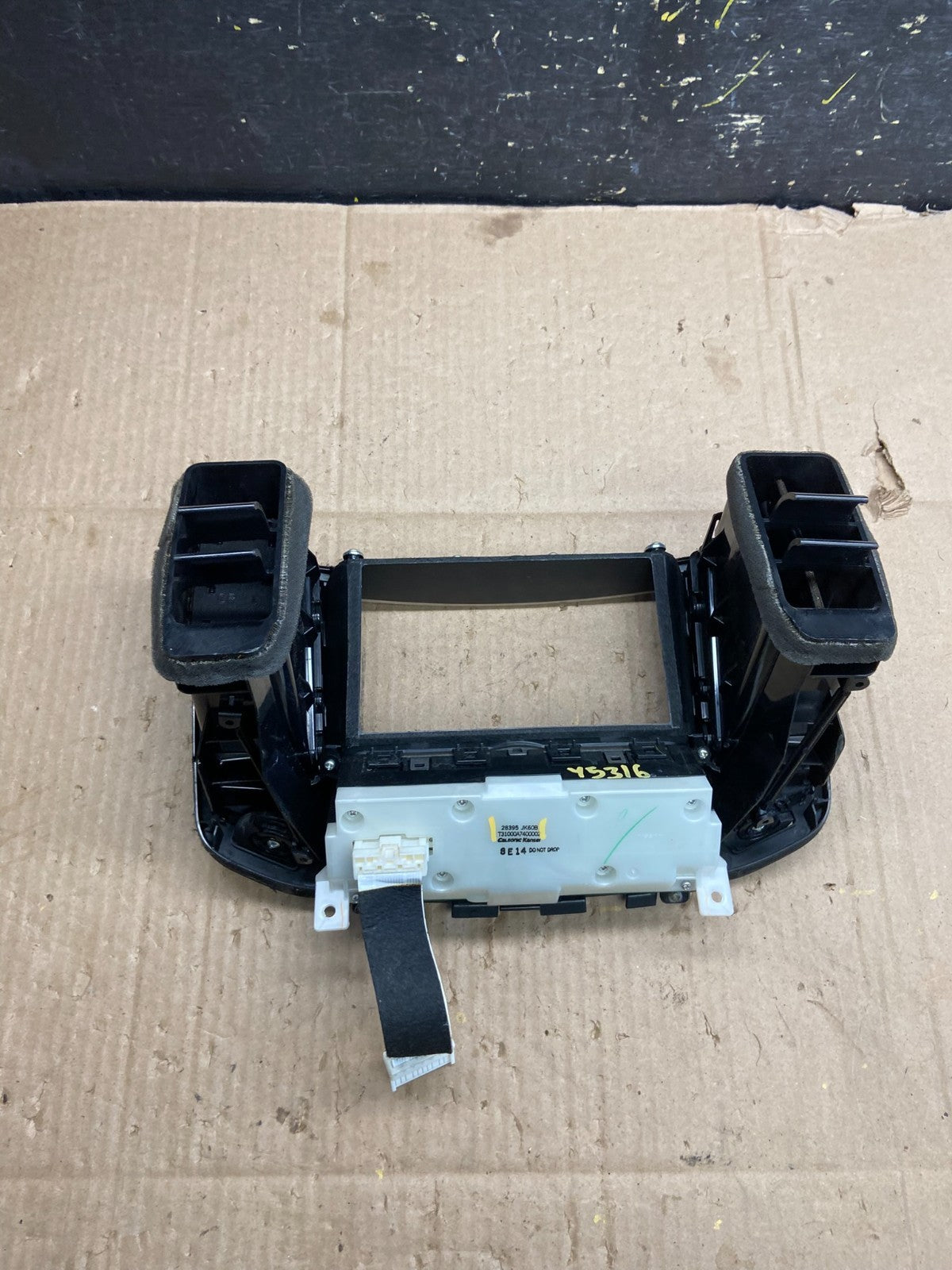 2008 to 2012 Infiniti G35 G37 Radio Player Climate Control Panel Bezel y5317 DG3